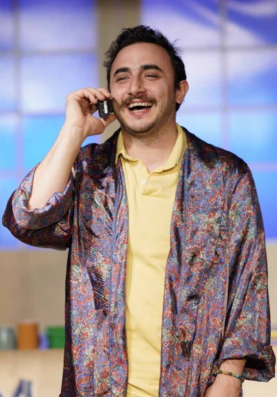 Adel Seni Seçti