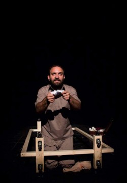 2016-10-04 20:30:00 Çıplak Ayak, Çıplak, Avuçta Bir Kalp 