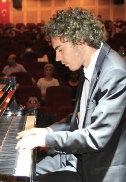 2016-12-02 20:00:00 Mert Yeşilmenderes Piyano Resitali 