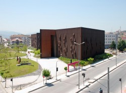 Raif Dinçkök Kültür Merkezi